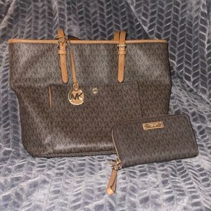 Michael Kors purse and wallet set